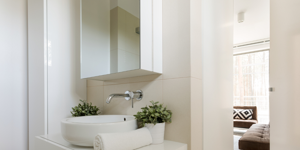 Minimalist bathroom with mirror cabinet and porcelain sink