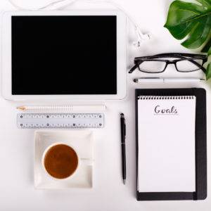 organise desk like pro